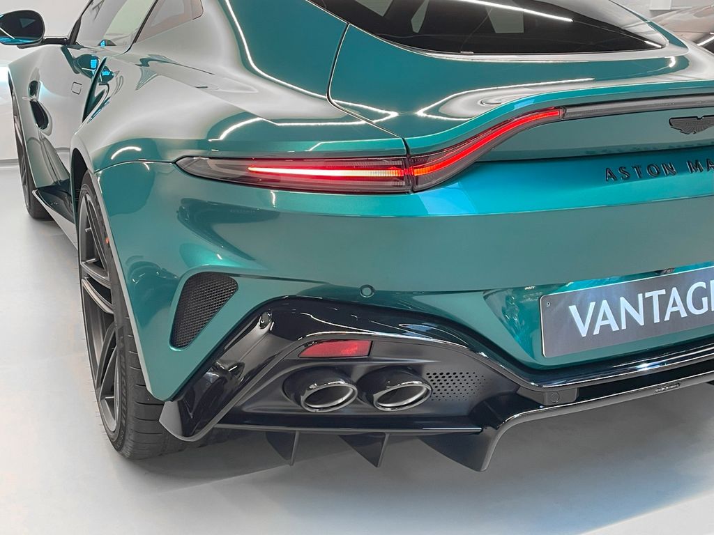 Aston Martin V8 Vantage 2025