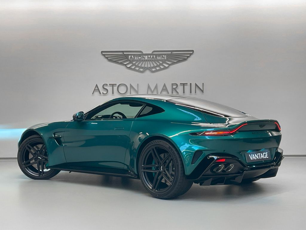 Aston Martin V8 Vantage 2025