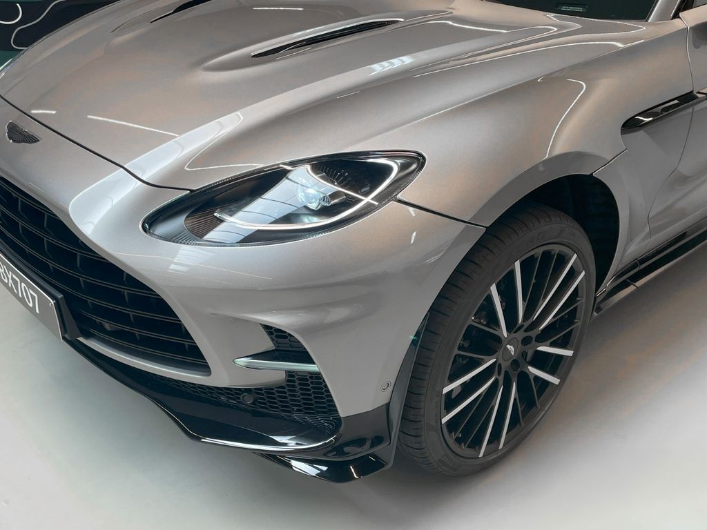 Aston Martin DBX 2025