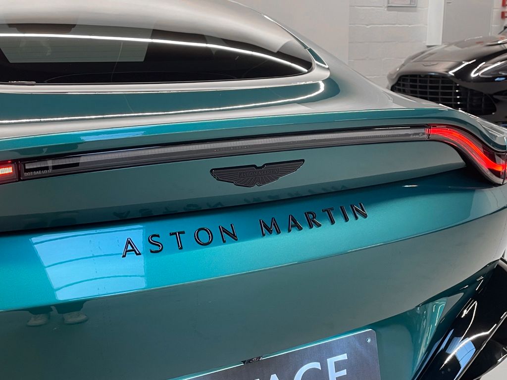Aston Martin V8 Vantage 2025