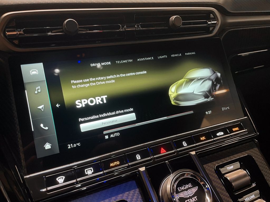 Aston Martin V8 Vantage 2025