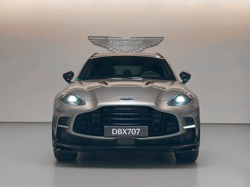 Aston Martin DBX 2025