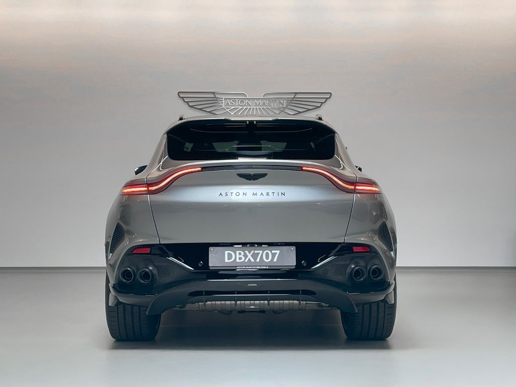 Aston Martin DBX 2025