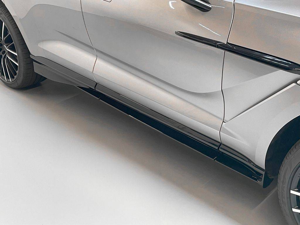 Aston Martin DBX 2025