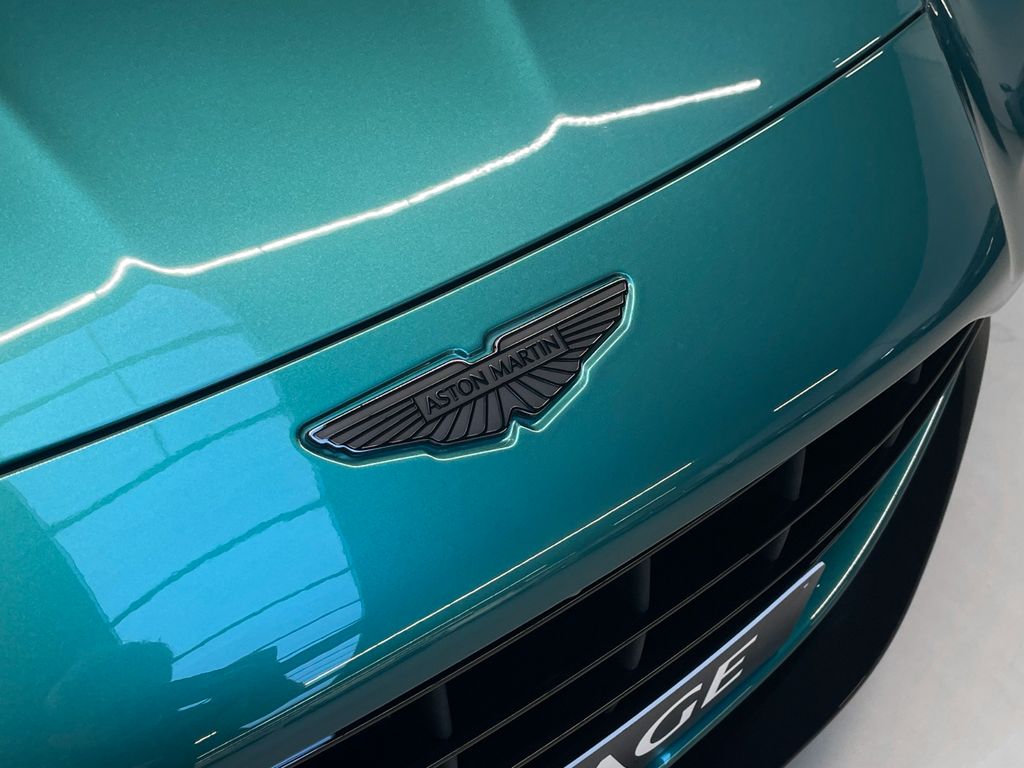 Aston Martin V8 Vantage 2025