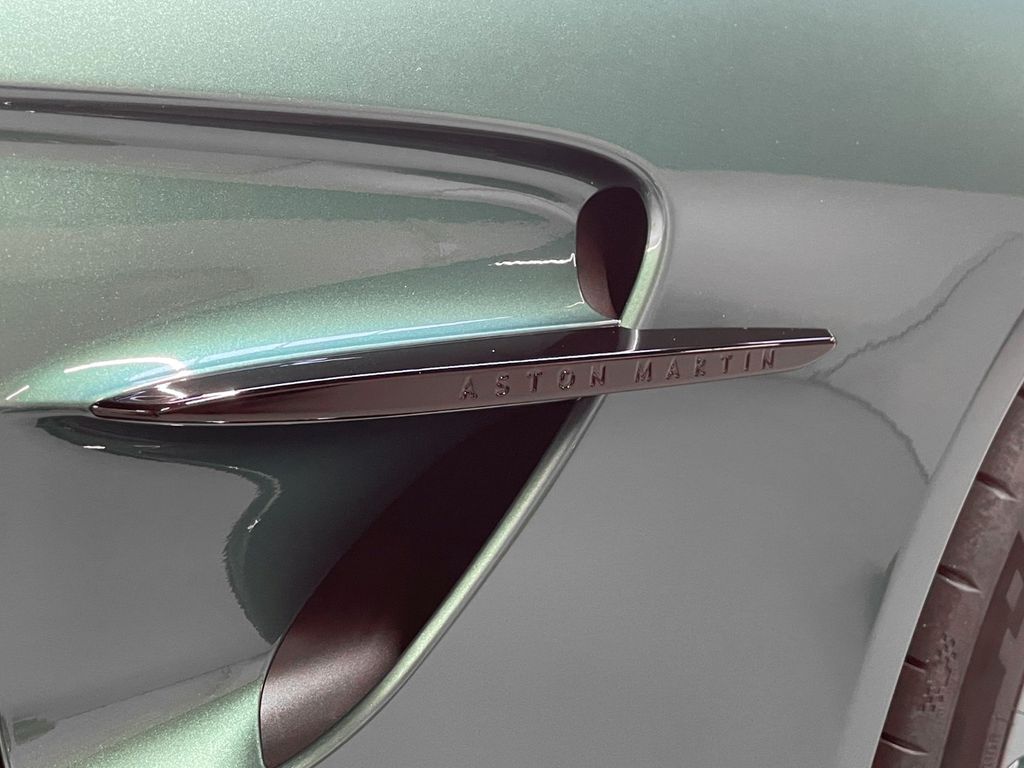 Aston Martin V8 Vantage 2025