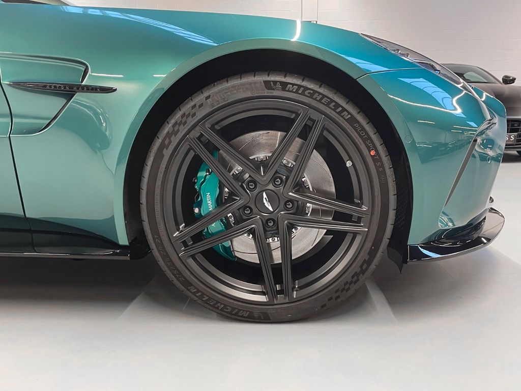 Aston Martin V8 Vantage 2025