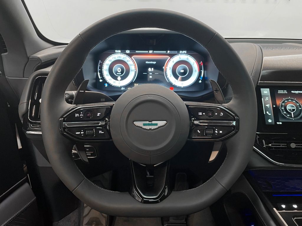Aston Martin DBX 2025