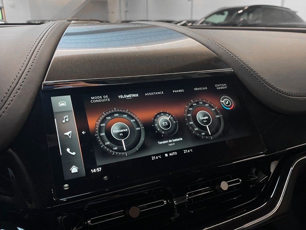 Aston Martin DBX 2025