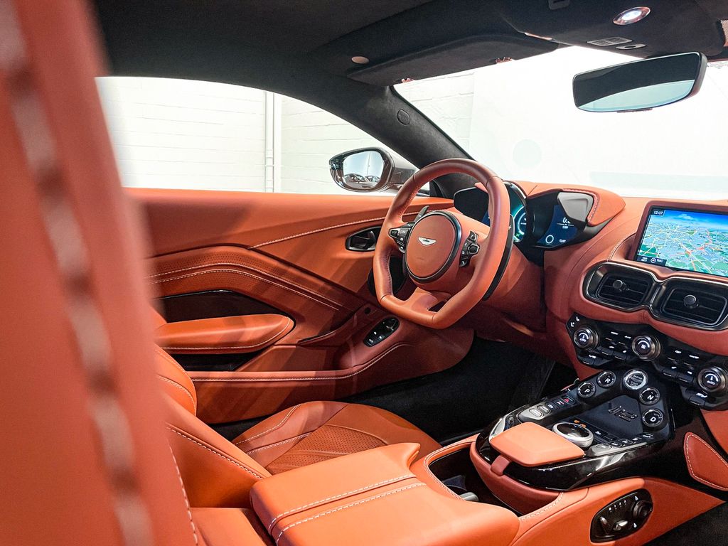 Aston Martin V12 Vantage 2022