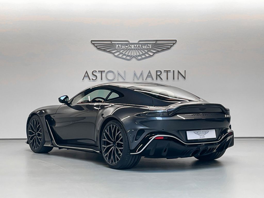 Aston Martin V12 Vantage 2022