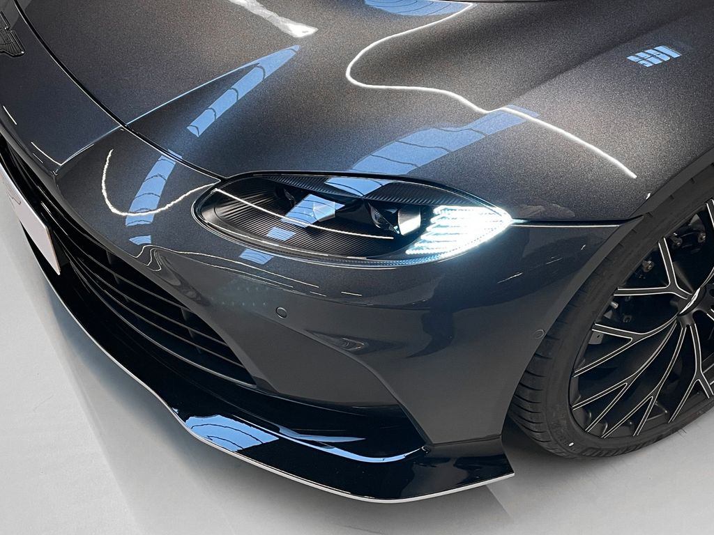 Aston Martin V12 Vantage 2022