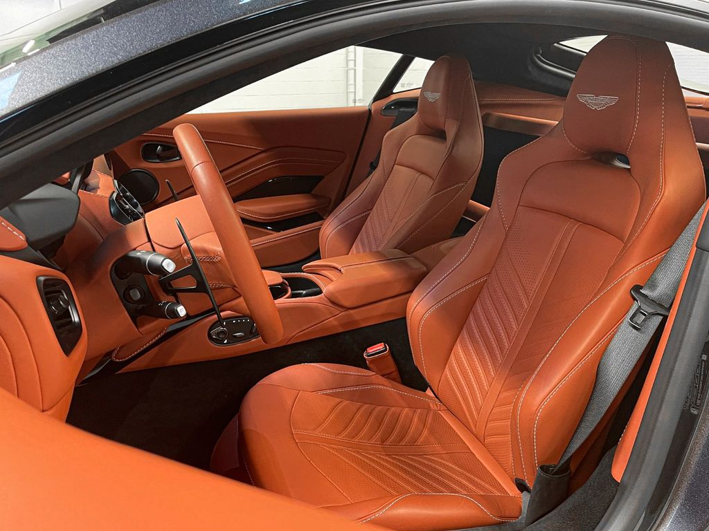 Aston Martin V12 Vantage 2022