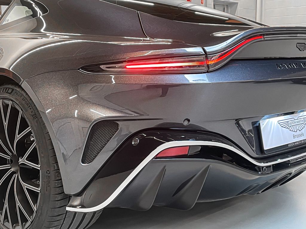 Aston Martin V12 Vantage 2022