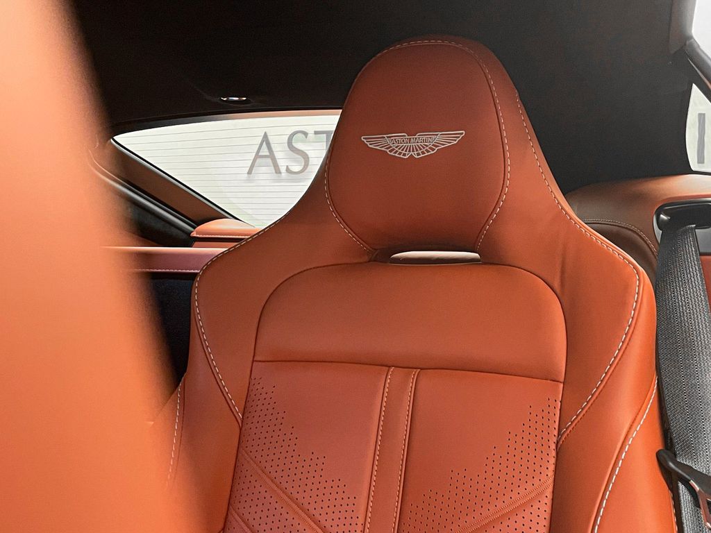 Aston Martin V12 Vantage 2022