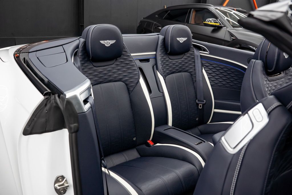 Bentley Continental GTC 2025