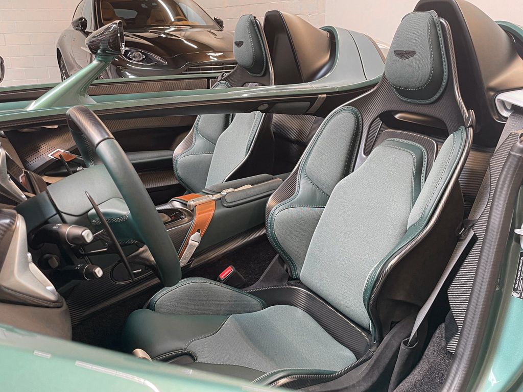 Aston Martin V12 Vantage