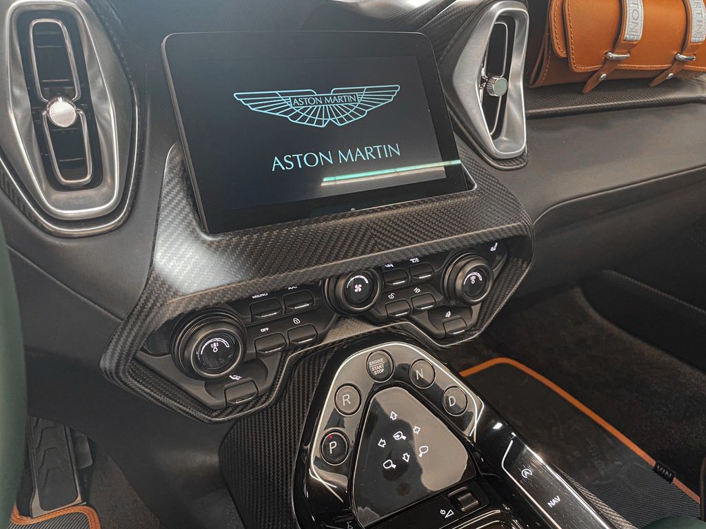 Aston Martin V12 Vantage