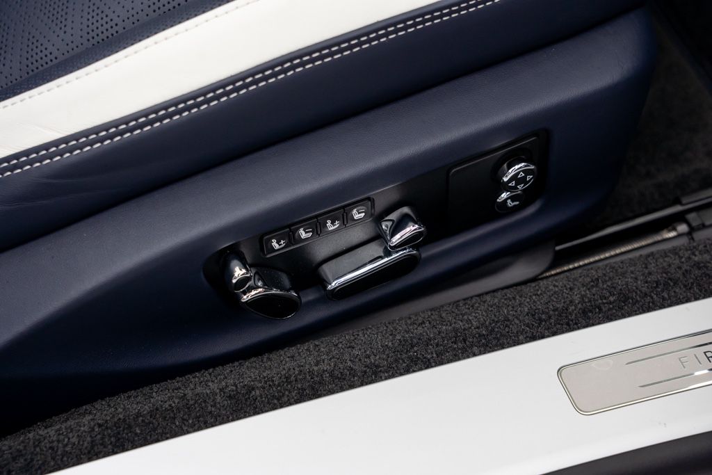 Bentley Continental GTC 2025