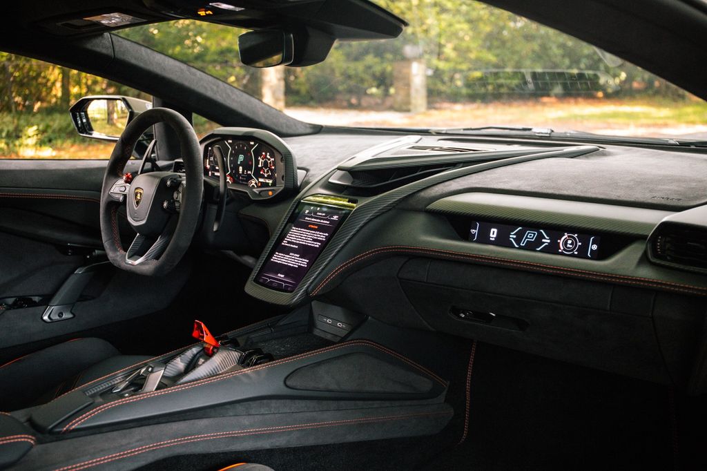 Lamborghini Revuelto 2024