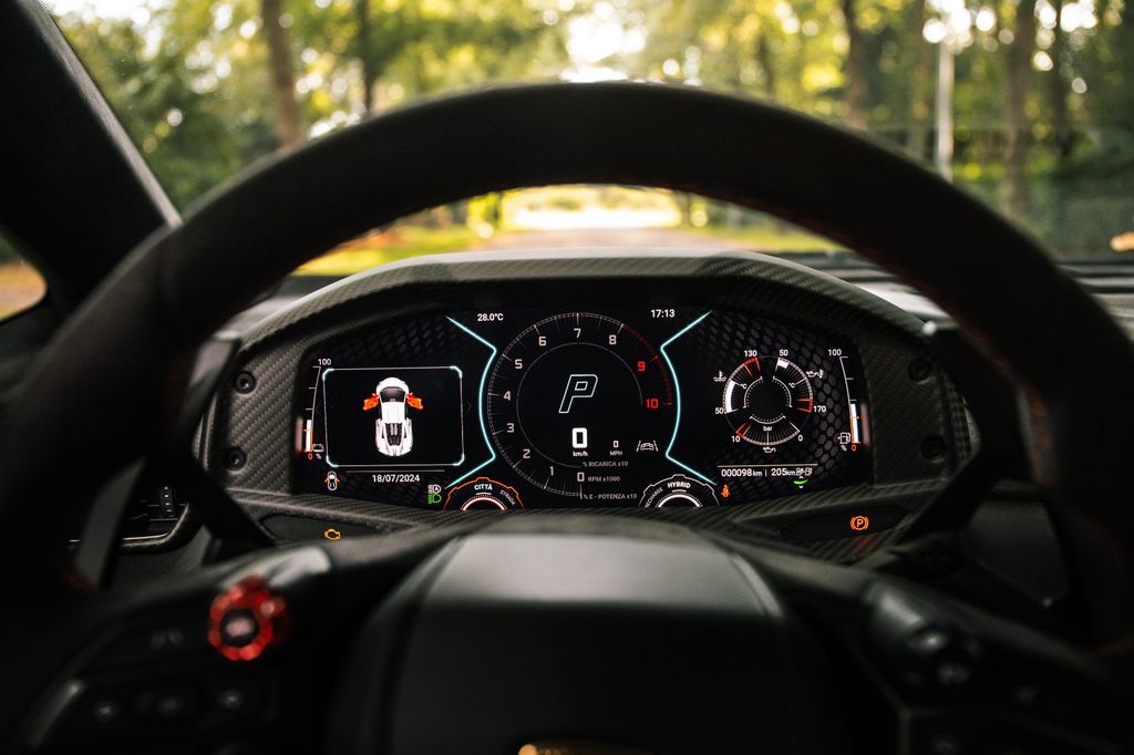 Lamborghini Revuelto 2024