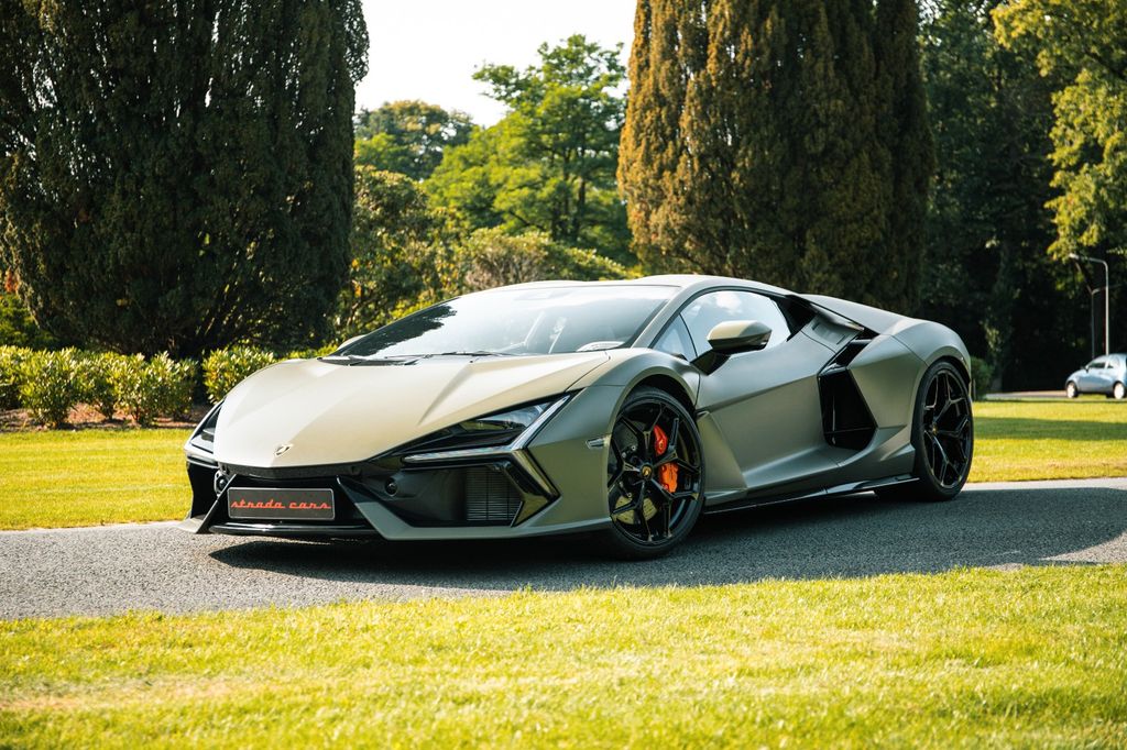 Lamborghini Revuelto 2024