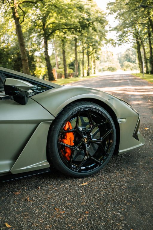 Lamborghini Revuelto 2024