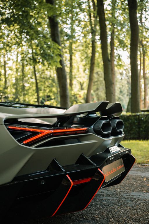 Lamborghini Revuelto 2024