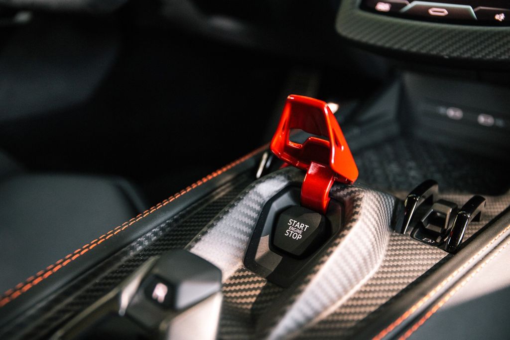 Lamborghini Revuelto 2024