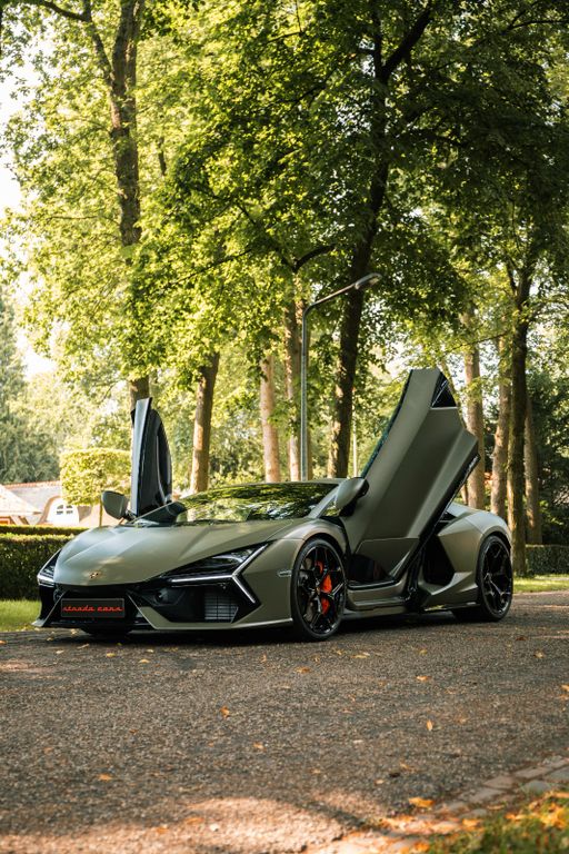 Lamborghini Revuelto 2024