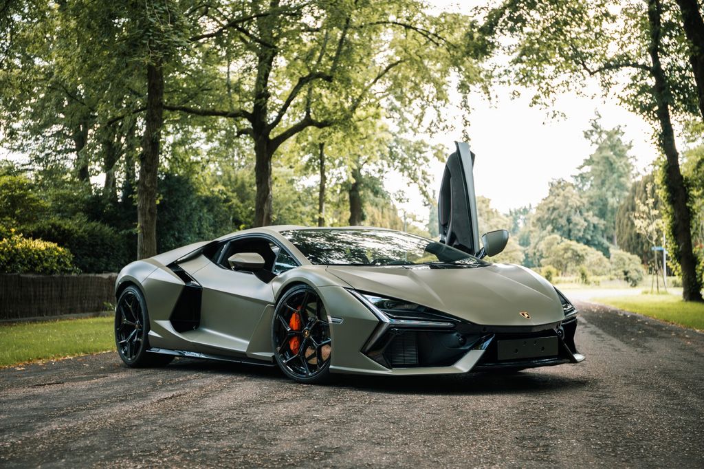 Lamborghini Revuelto 2024