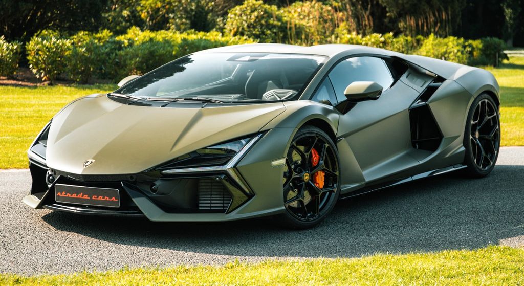 Lamborghini Revuelto 2024
