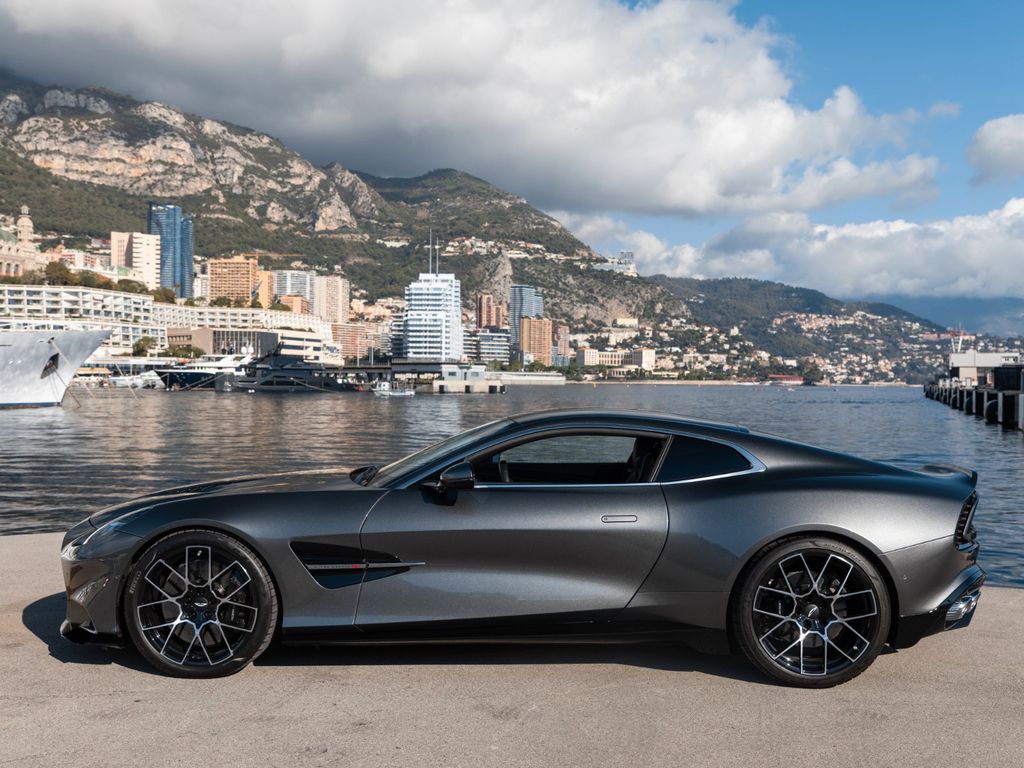 Aston Martin Vanquish 2025
