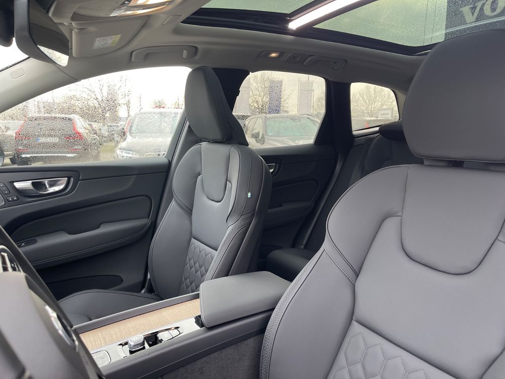 Volvo XC60 2025