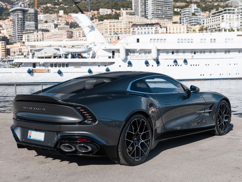 Aston Martin Vanquish 2025