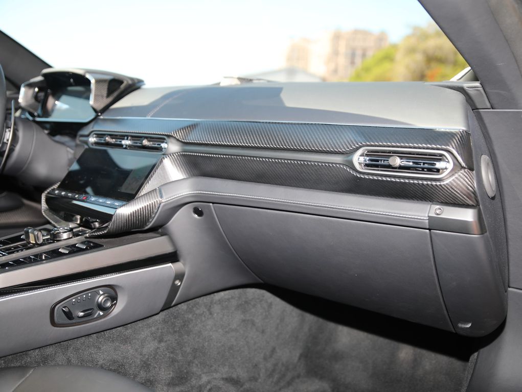 Aston Martin Vanquish 2025