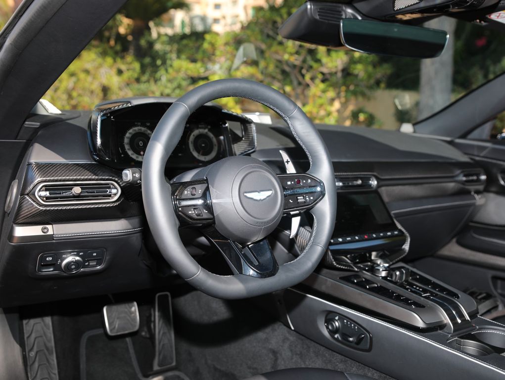 Aston Martin Vanquish 2025