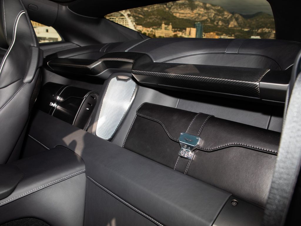 Aston Martin Vanquish 2025