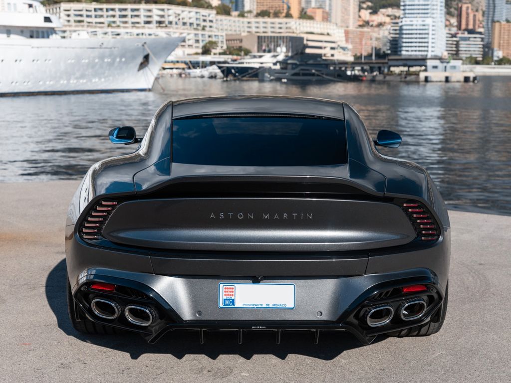 Aston Martin Vanquish 2025