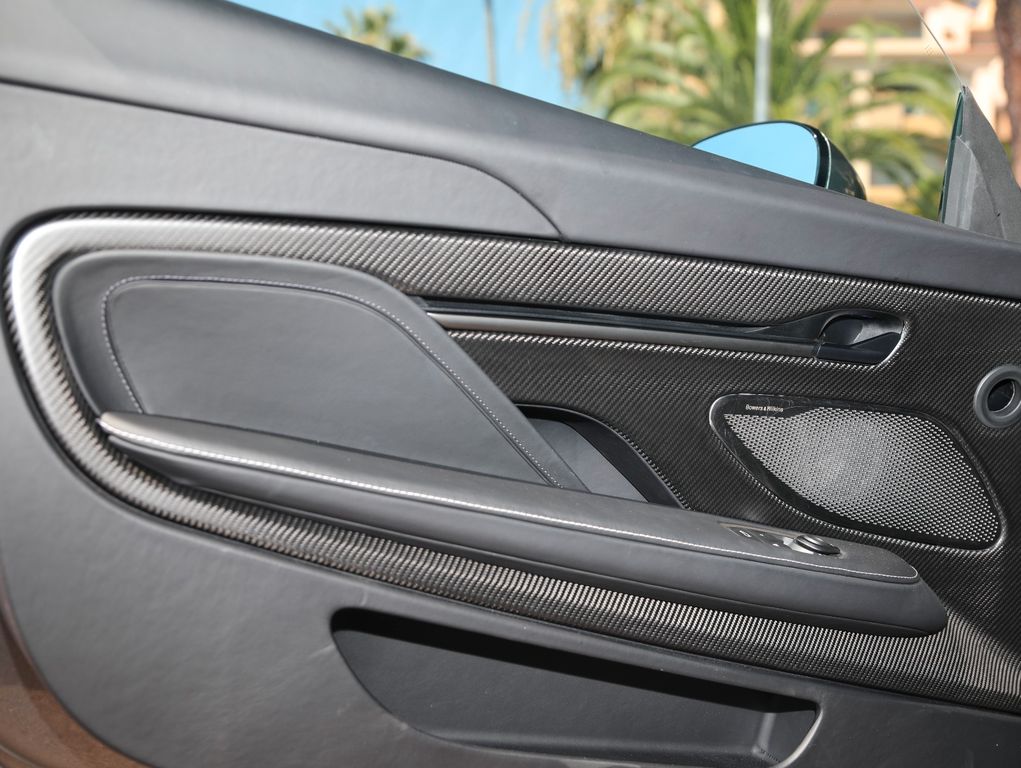 Aston Martin Vanquish 2025