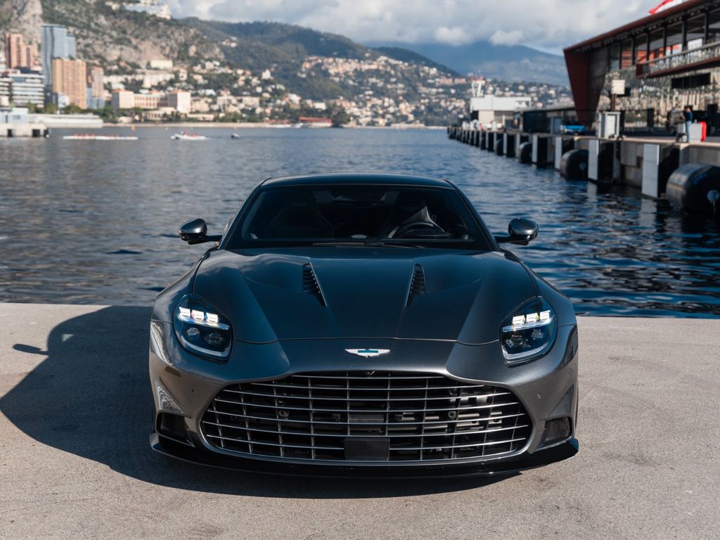 Aston Martin Vanquish 2025