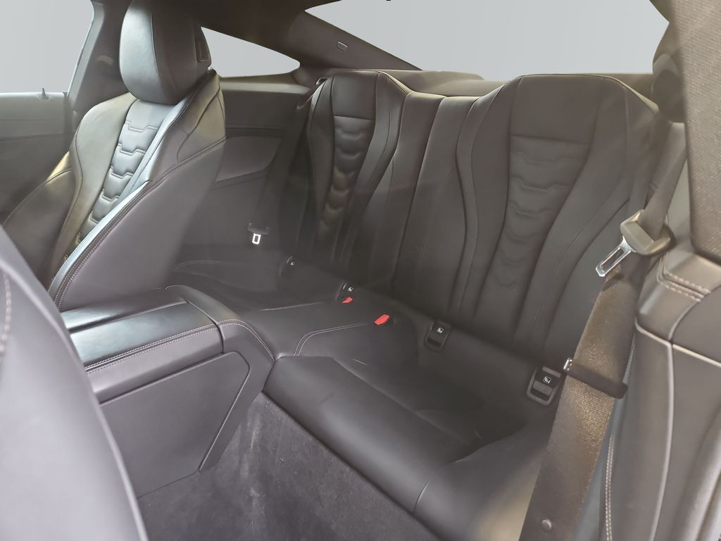 BMW M850 2023