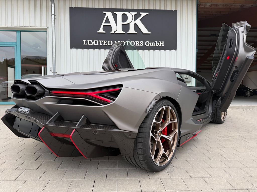Lamborghini Revuelto 2025
