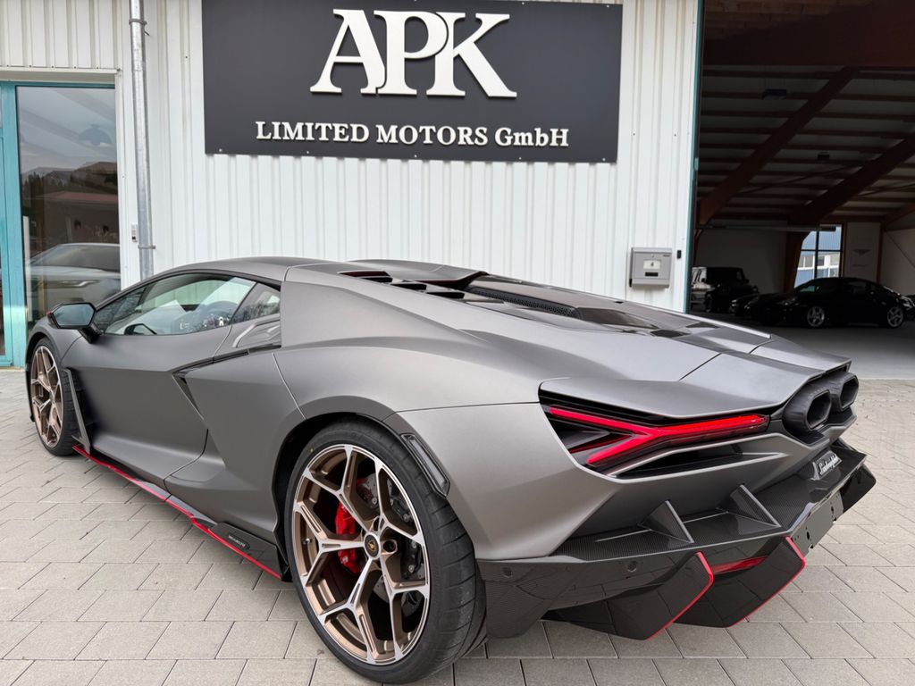 Lamborghini Revuelto 2025