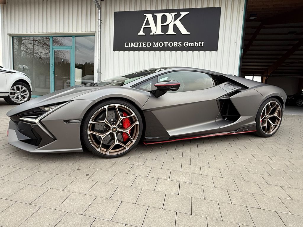 Lamborghini Revuelto 2025