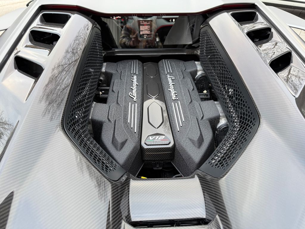 Lamborghini Revuelto 2025