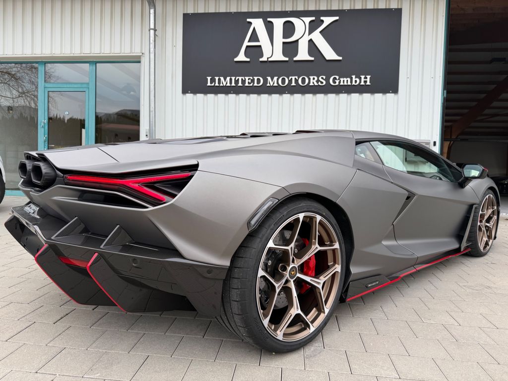 Lamborghini Revuelto 2025
