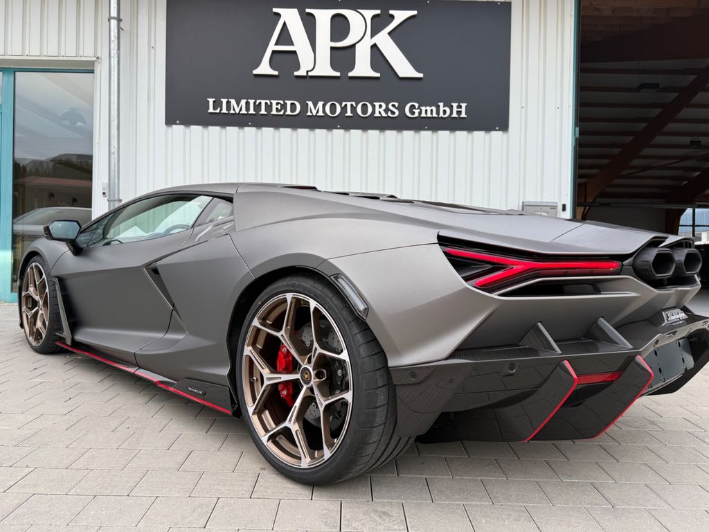 Lamborghini Revuelto 2025