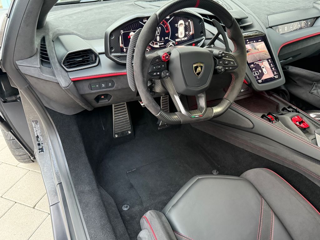 Lamborghini Revuelto 2025