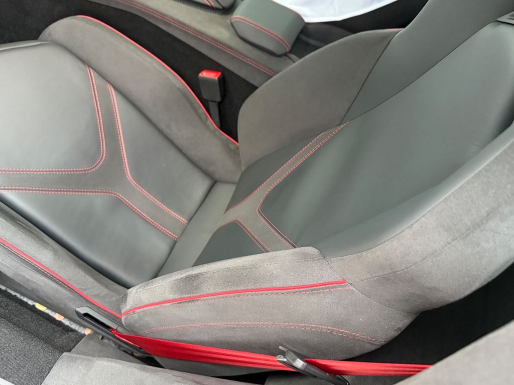 Lamborghini Revuelto 2025